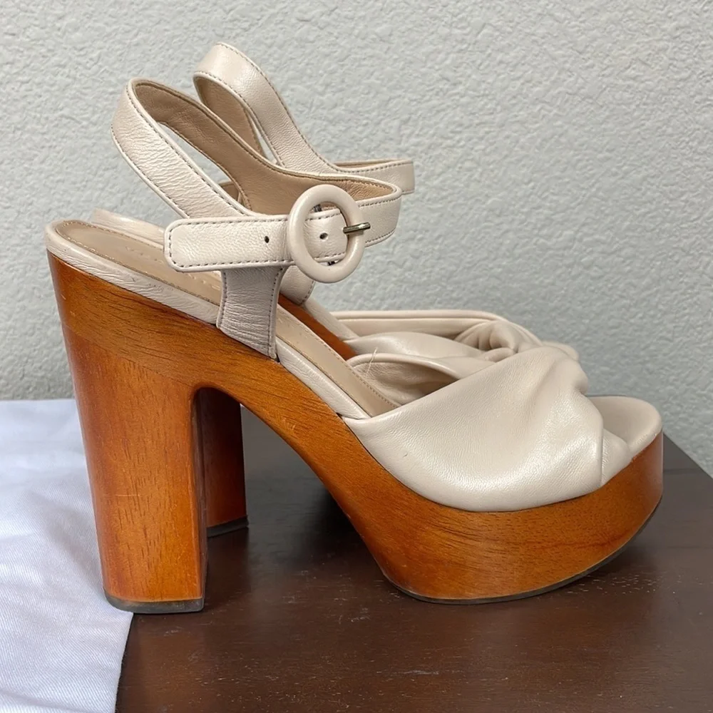 Veronica Beard substantial wooden